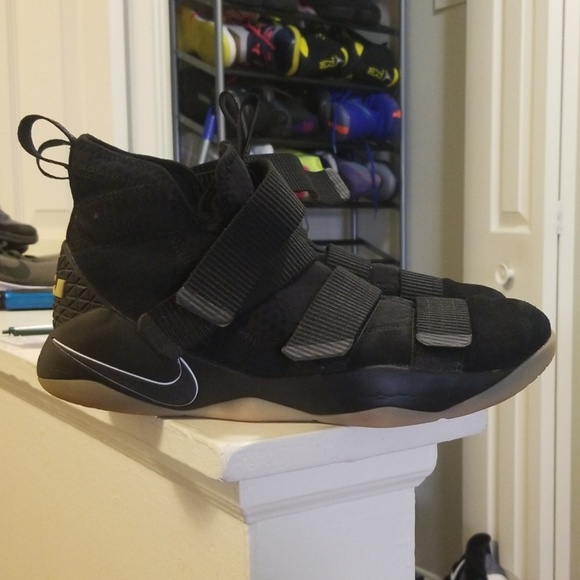 Nike Other - Lebron soldier 10 SFG black gum like new!